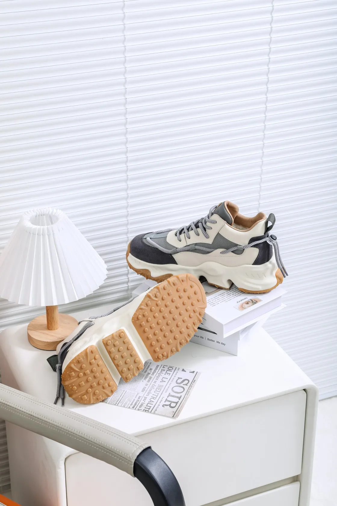 Men's shoes 💰620 IUGGI Heavy-duty thick-soled dad shoes EVA foam outsole Rarely seen on the market Retro version Very good-looking on the feet Mainly because it is so classy All-sheep fur lining Thick sole plate Super soft rebound Model 6081 Men's model 39-44 [issued]